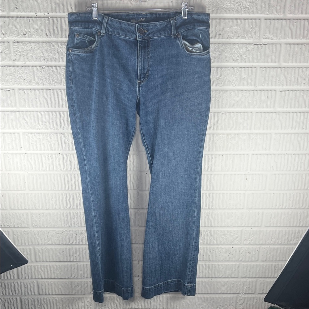 Wrangler Classic Bootcut Blue Jeans - Picture 2 of 3